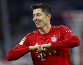 Robert Lewandowski ist der einzige aktive Profi in den Top Fünf. 