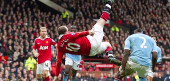 Wayne Rooney seinem legendären Fallrückziehertor im Manchester-Derby 2011.