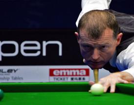 Weltmeister Steve Davis bereitet seinen Schuss vor.