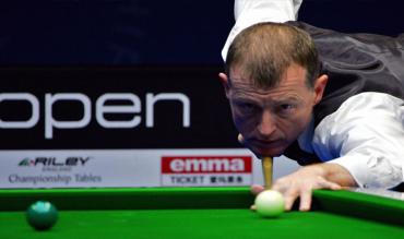 Weltmeister Steve Davis bereitet seinen Schuss vor.