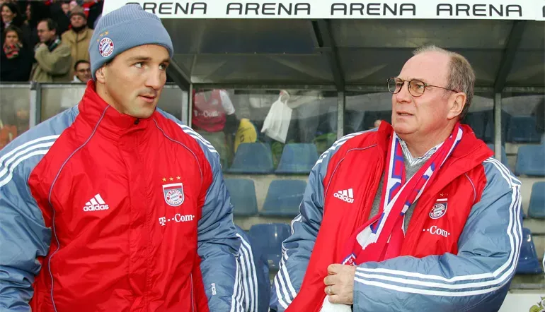 Uli Hoeneß an der Seite von Bayerns Jens Jeremis